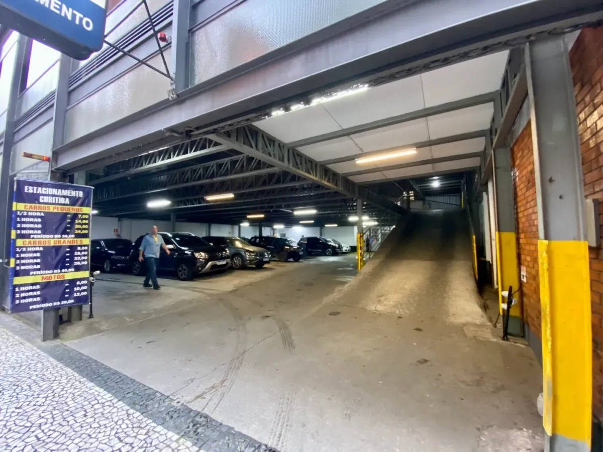 Fachada do estacionamento Estacionamento Curitiba