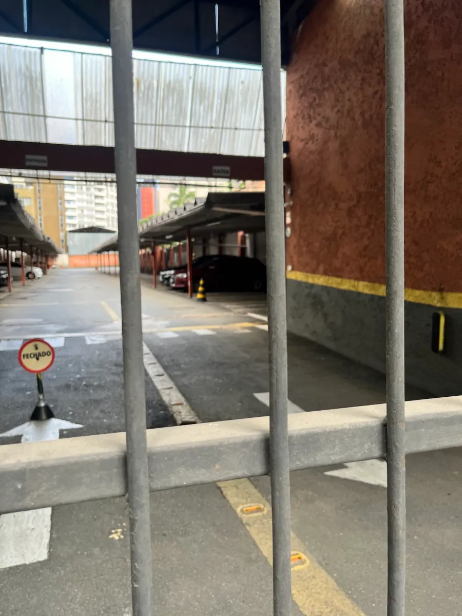 Fachada do estacionamento Estacionamento Cordeiro