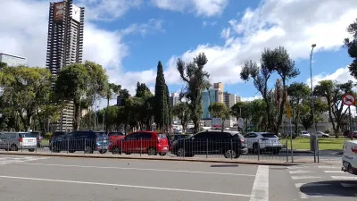 Fachada do estacionamento Av. Silva Jardim, 1154 Parking