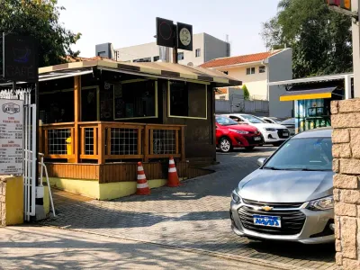 Fachada do estacionamento Estacionamento Alto Garage