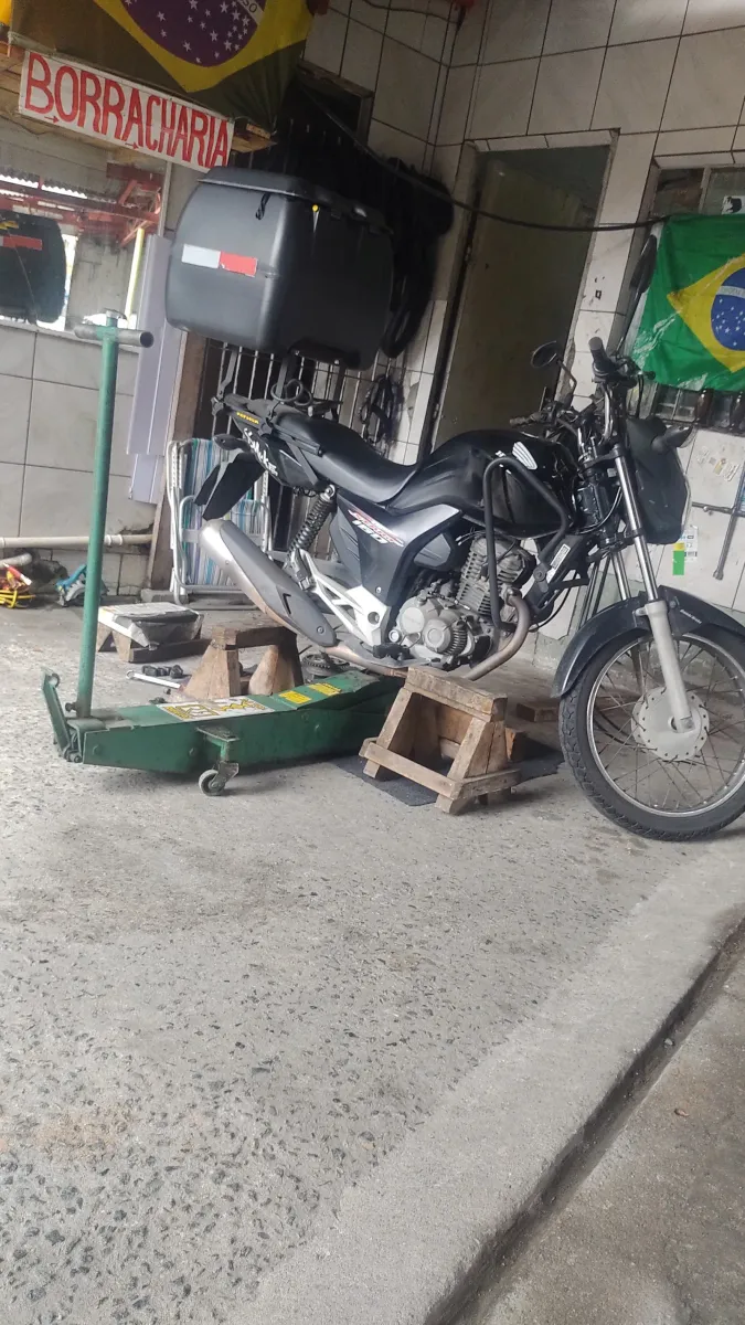 Fachada do estacionamento Estacionamento e Borracharia Augusto Stellfeld 619