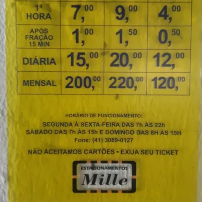 Fachada do estacionamento Estacionamento Mille