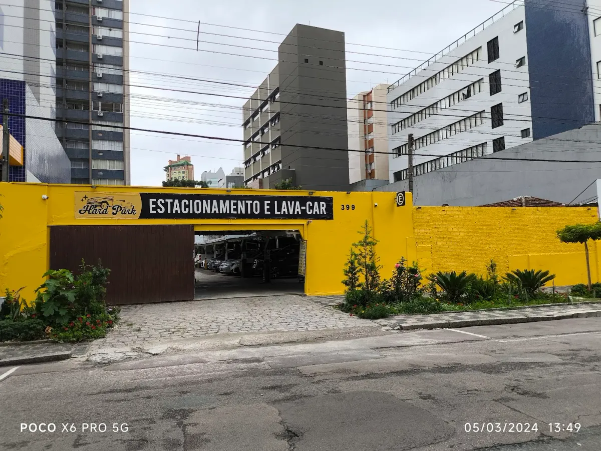 Fachada do estacionamento HARD PARK lava Car e Estacionamento