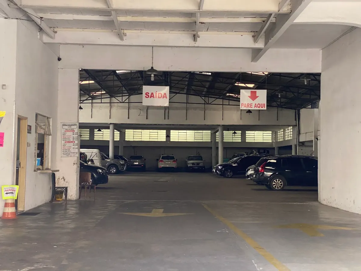 Fachada do estacionamento Estacionamento Lico