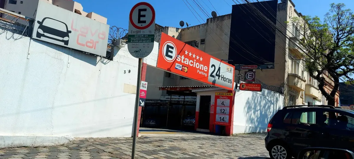 Fachada do estacionamento Estacionamento Assis Park