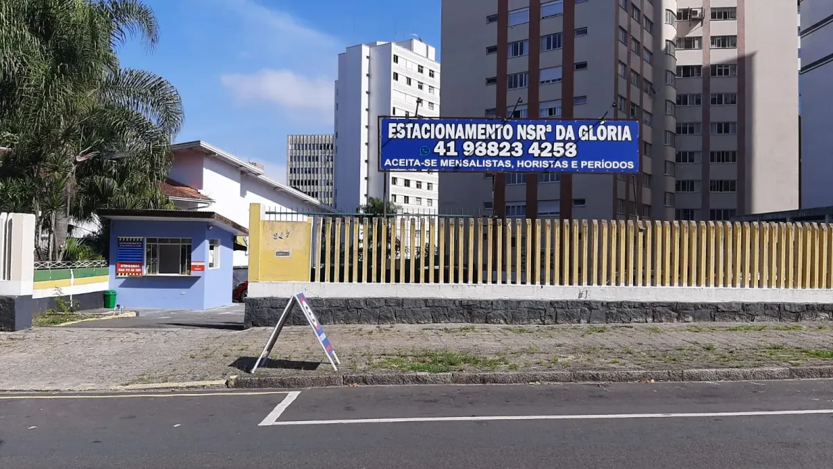 Fachada do estacionamento Estacionamento e Lava Car Nossa Senhora da Glória