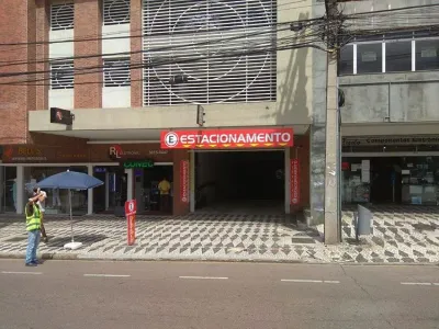 Fachada do estacionamento Estacionamento Dpaciornik Eireli