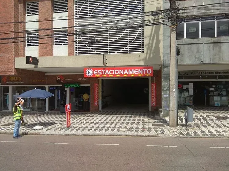 Fachada do estacionamento Estacionamento Dpaciornik Eireli
