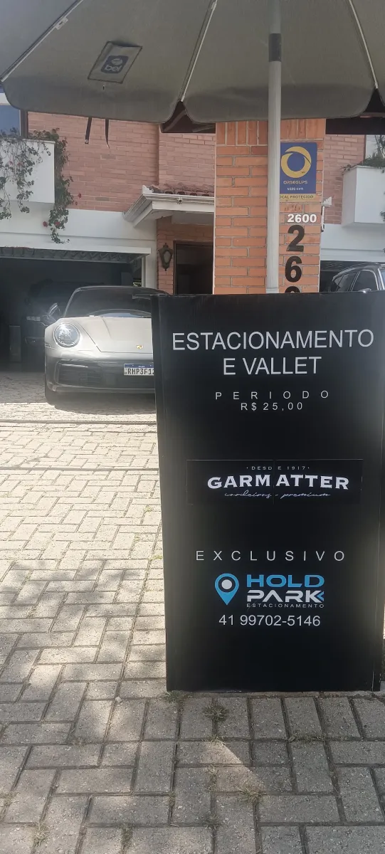 Fachada do estacionamento Vallet HoldPark