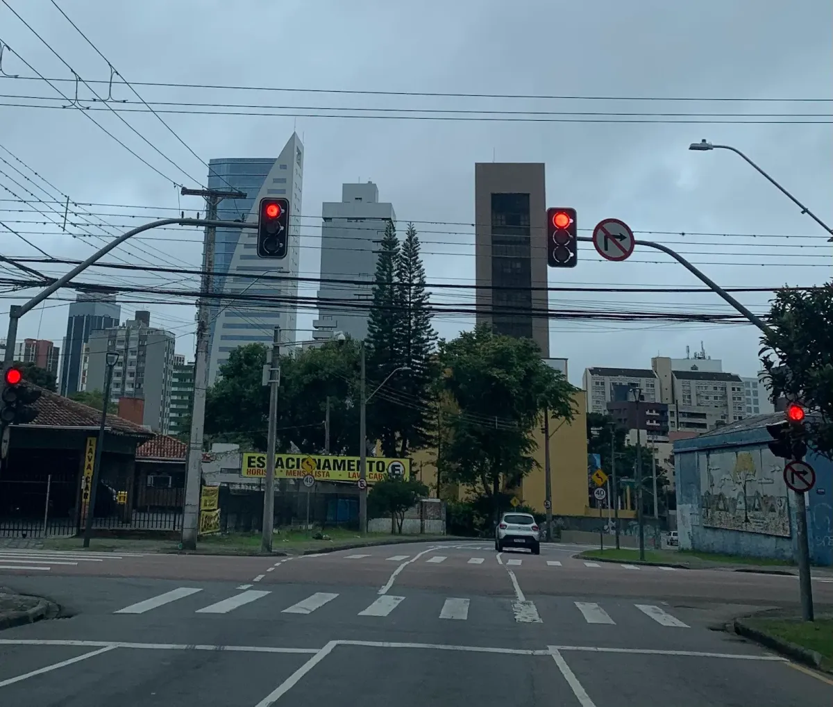 Fachada do estacionamento Estacionamento PRISMA