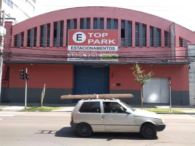 Fachada do estacionamento TOP PARK ESTACIONAMENTOS UNIDADE CENTRO CÍVICO