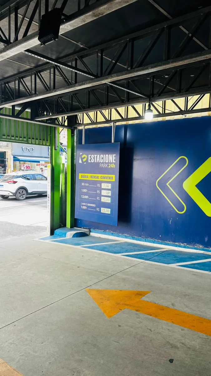 Fachada do estacionamento Estacionamento E. C. Queiróz
