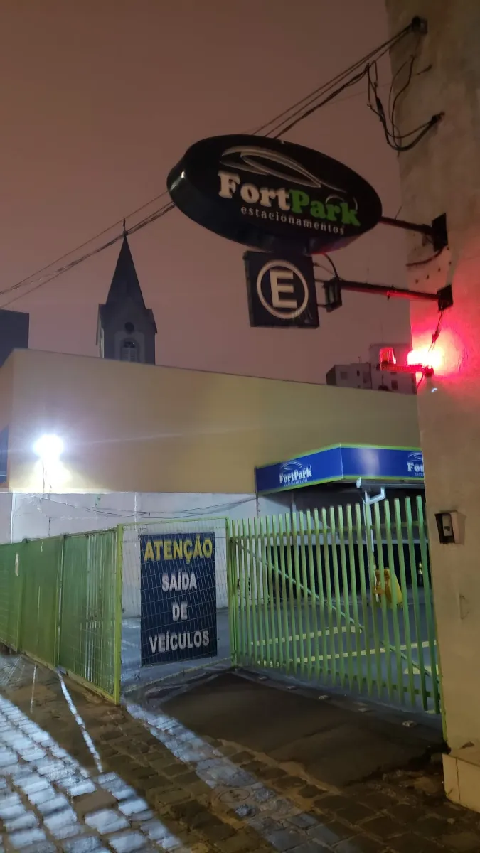 Fachada do estacionamento Estacionamento Fort Park