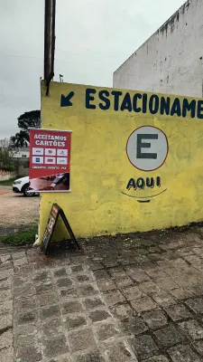 Fachada do estacionamento Subtil Curan