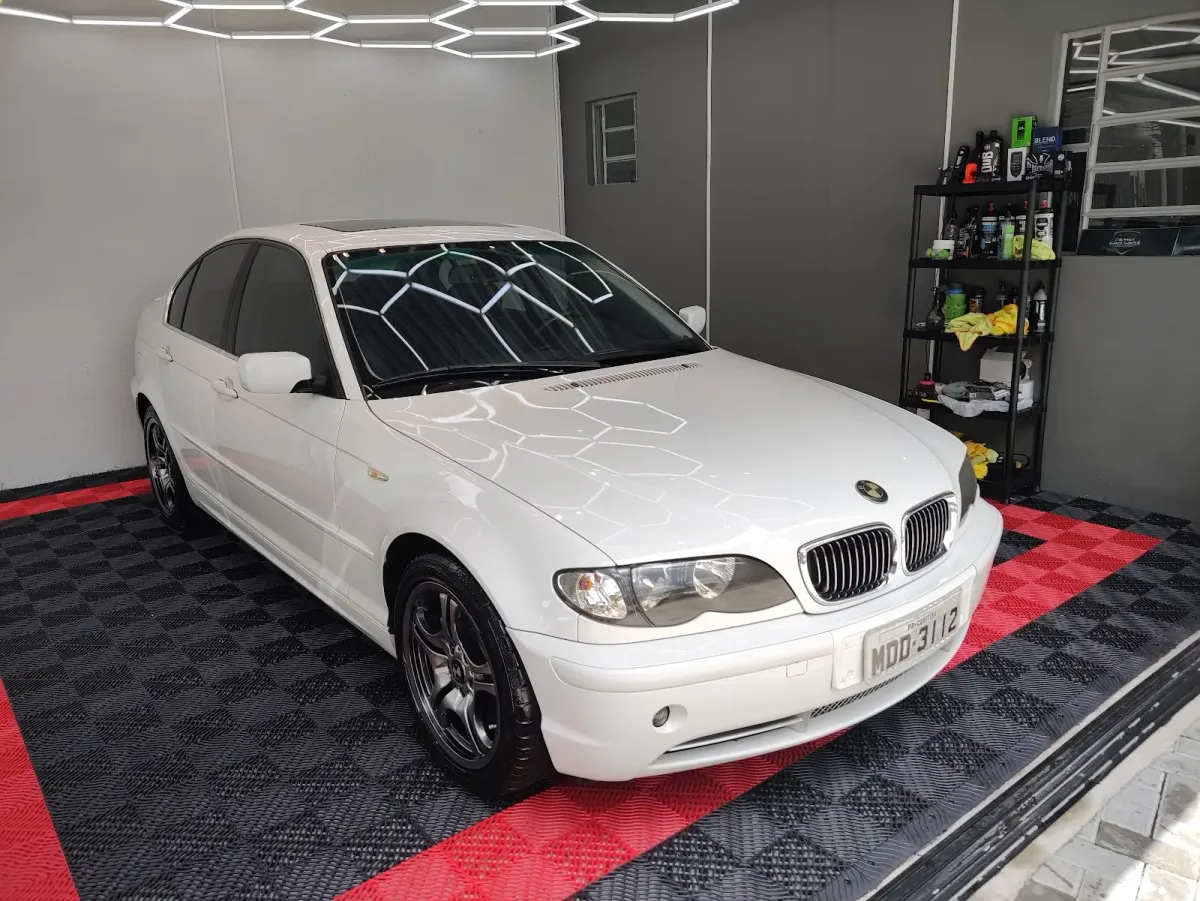 Fachada do estacionamento Family Car Care