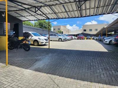 Fachada do estacionamento Estacionamento GARAGE 120