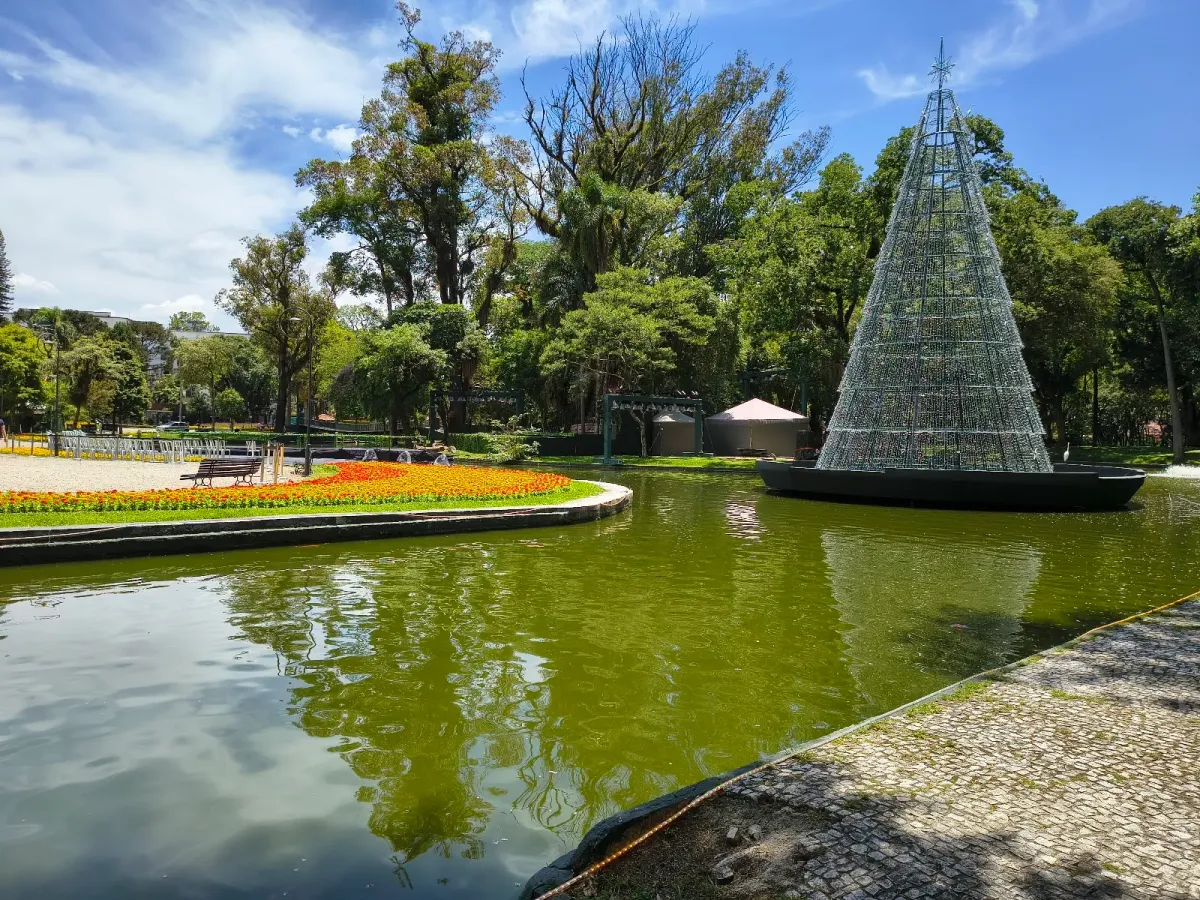 Fachada do estacionamento Estacionamento Cine Park e lavacar