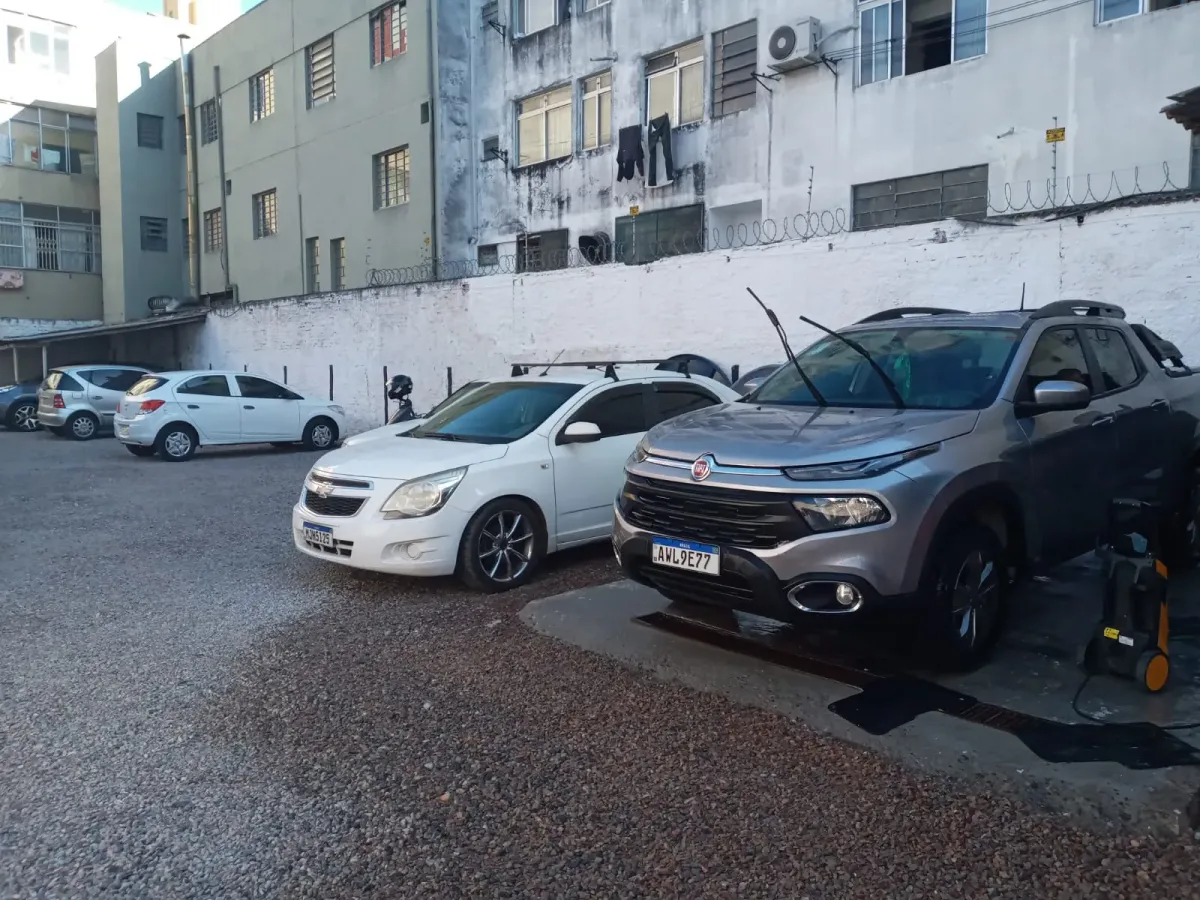 Fachada do estacionamento Da Travessa