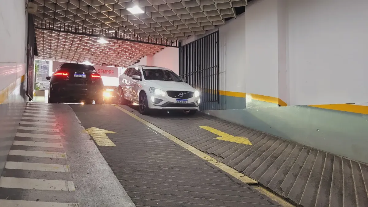 Fachada do estacionamento Estacionamento Abre Park