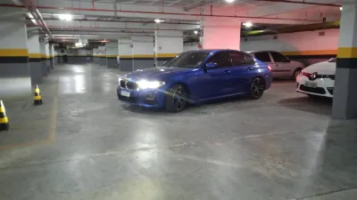 Fachada do estacionamento Estacionamento R-13
