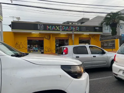 Fachada do estacionamento Maxi Paper
