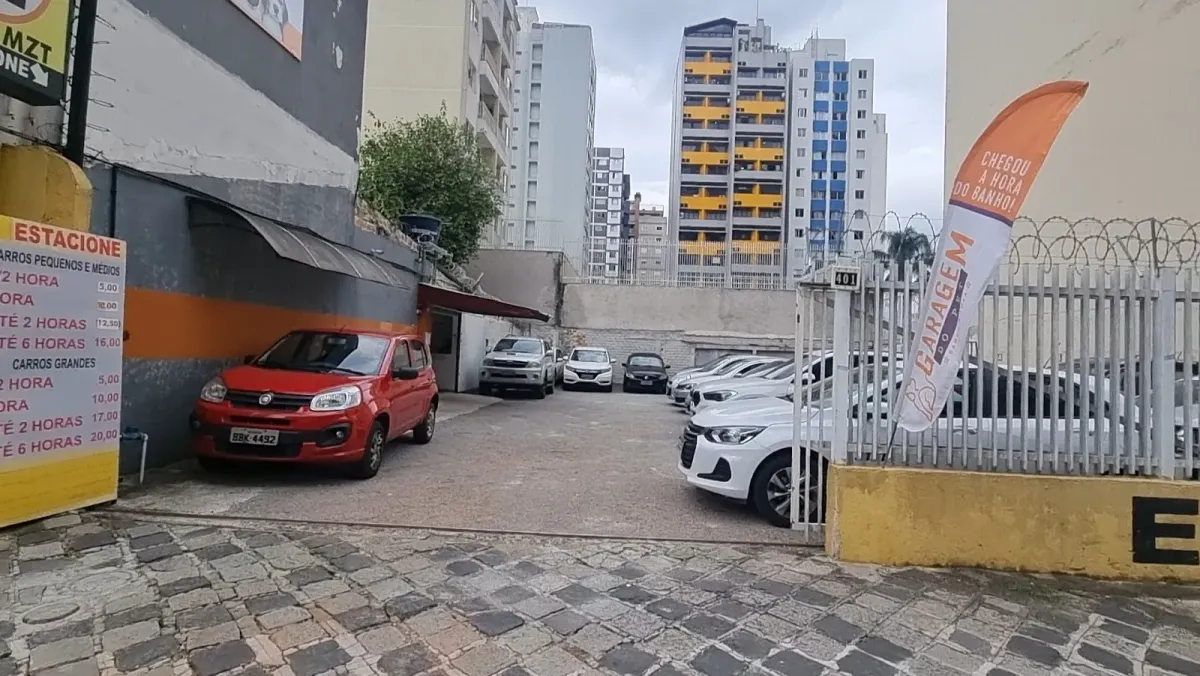 Fachada do estacionamento Estacionamento Mzt