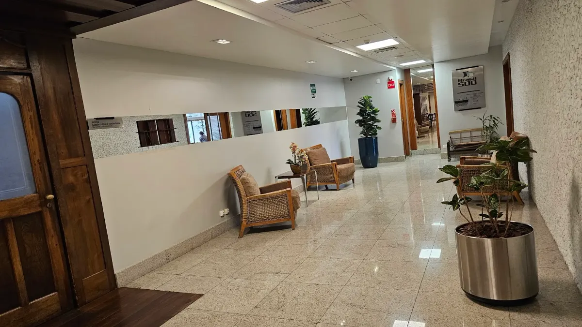 Fachada do estacionamento Bristol Brasil 500